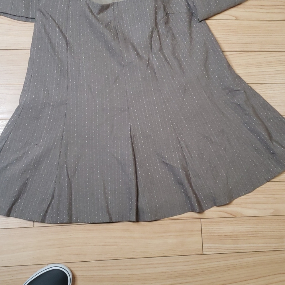 Clothing - Picture 3 of 4